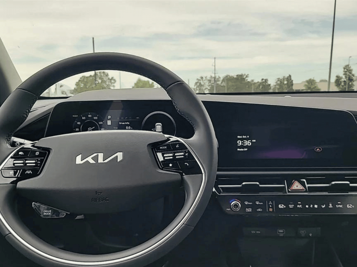 2023 Kia Niro steering wheel