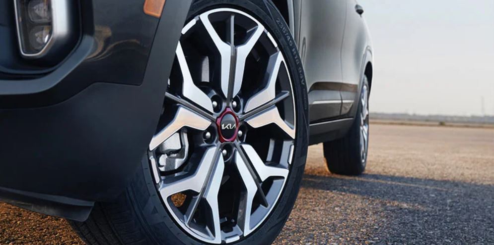 Close view of the tire of a 2022 Kia Seltos. | Kia dealer in Conway, AR.
