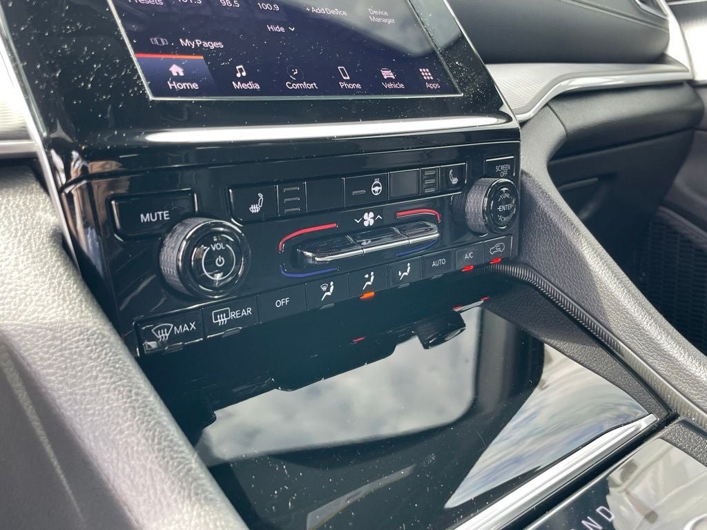 2025 Jeep Grand Cherokee Altitude - RAIN SENSING WIPERS / APPLE CARPLAY