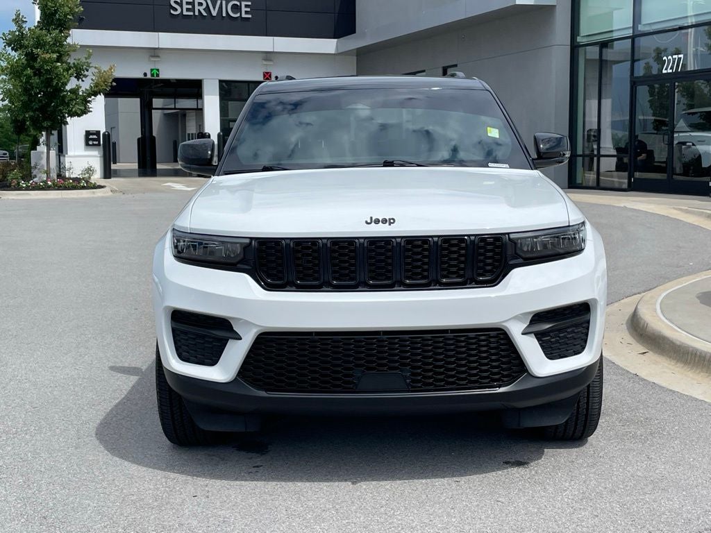 2025 Jeep Grand Cherokee Altitude - RAIN SENSING WIPERS / APPLE CARPLAY