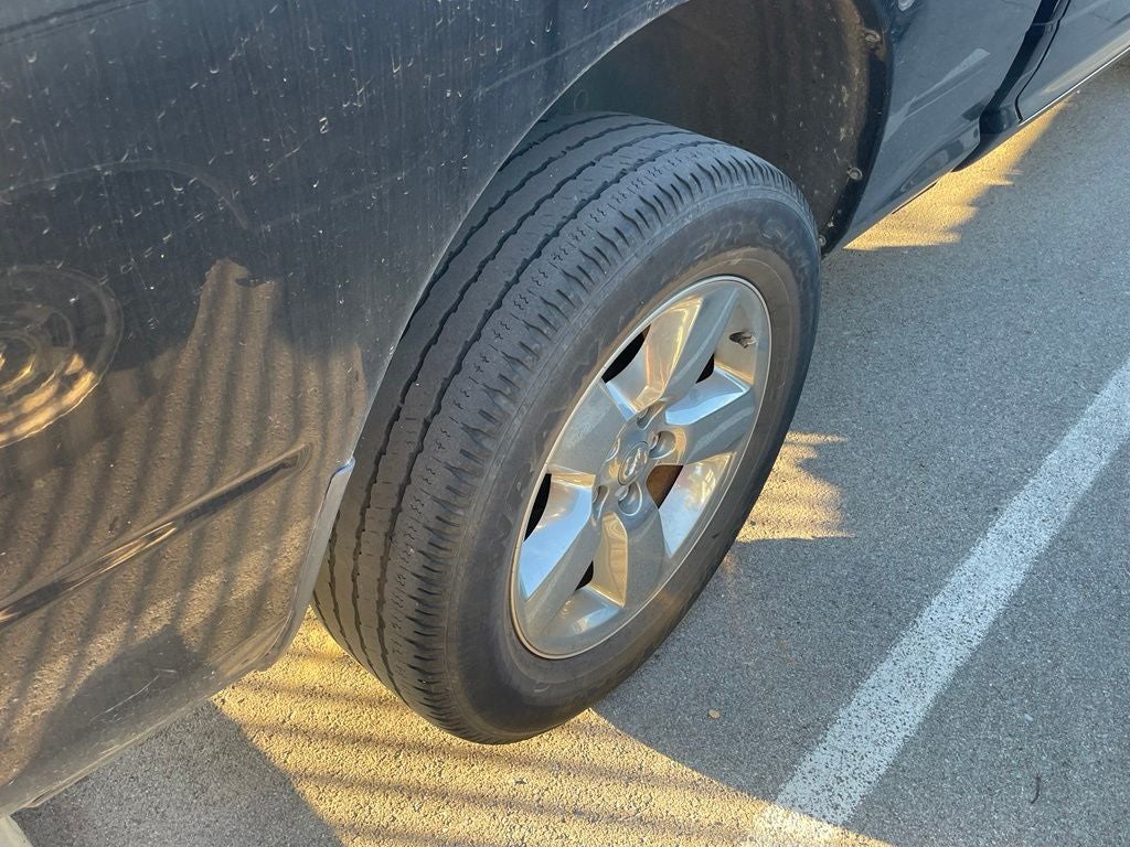 2019 RAM 1500 Classic Tradesman - IT'S GOT A HEMI!!! / 1-OWNER