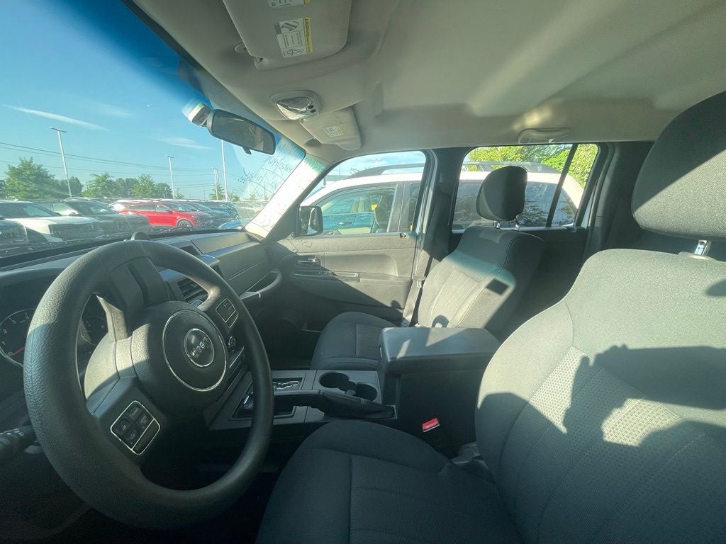 2011 Jeep Liberty Sport - V6 / CD PLAYER
