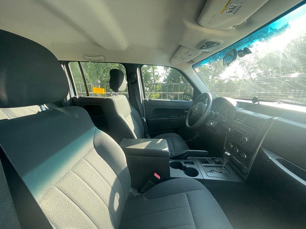 2011 Jeep Liberty Sport - V6 / CD PLAYER