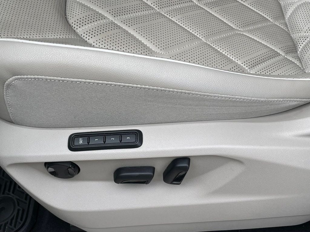 2024 Volkswagen Atlas 2.0T SEL Premium R-Line - VENTILATED SEATS