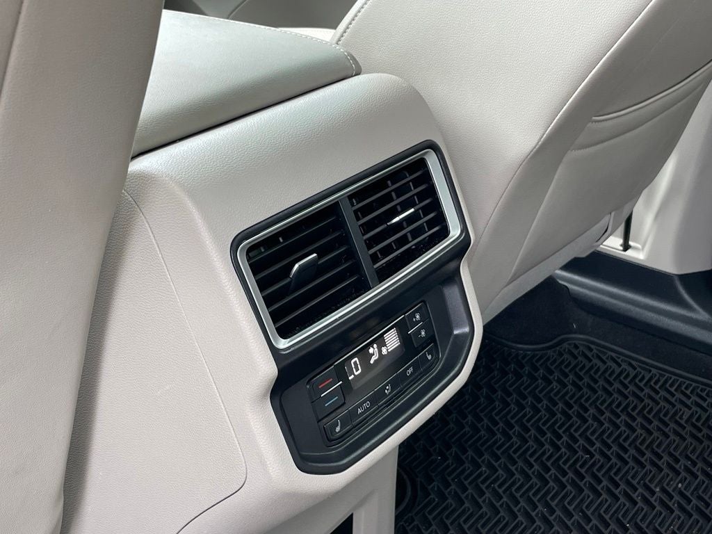 2024 Volkswagen Atlas 2.0T SEL Premium R-Line - VENTILATED SEATS