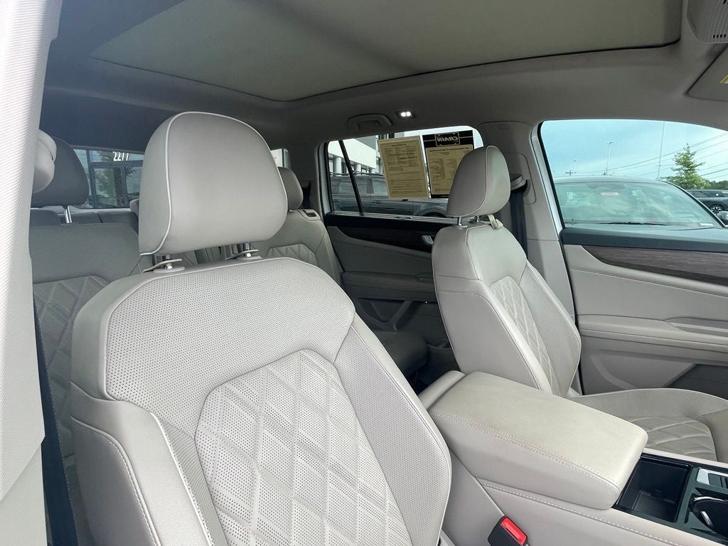 2024 Volkswagen Atlas 2.0T SEL Premium R-Line - VENTILATED SEATS