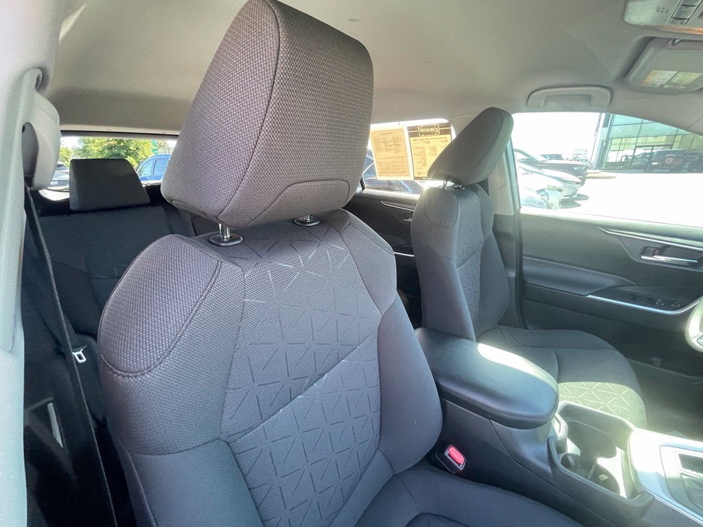 2021 Toyota RAV4 XLE - APPLE CARPLAY / AWD