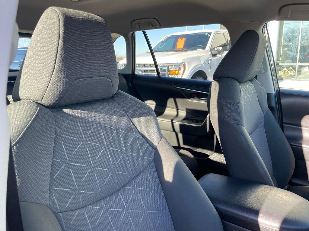 2024 Toyota RAV4 XLE - WIRELESS CARPLAY / LANE DEPARTURE ALERT