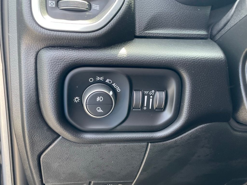 2024 RAM 2500 Laramie - REMOTE TAILGATE RELEASE / BLIND SPOT MONITOR