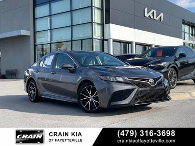 2021 Toyota Camry SE - 39 MPG / APPLE CARPLAY