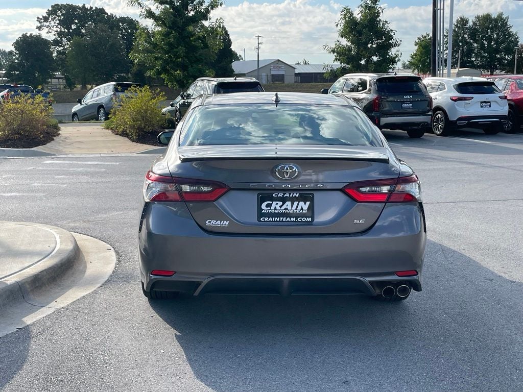 2021 Toyota Camry SE - 39 MPG / APPLE CARPLAY