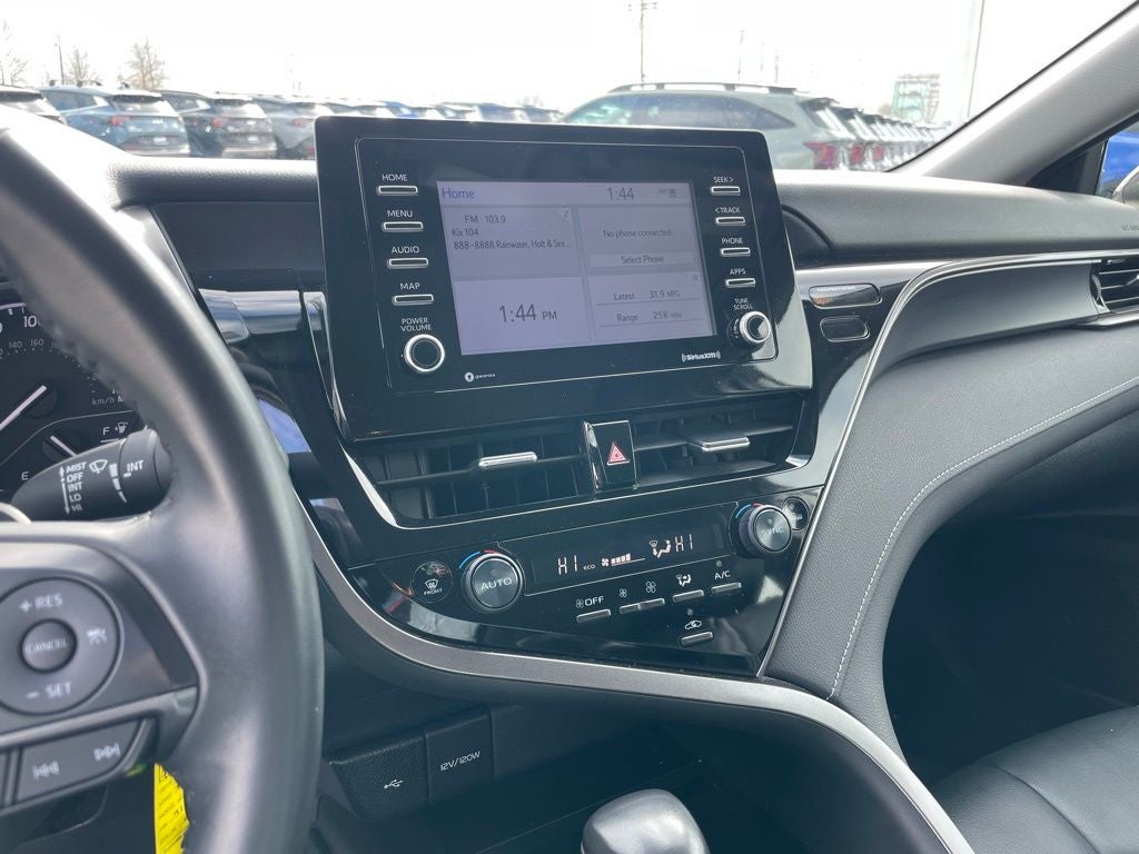 2024 Toyota Camry SE - 40 MPG / APPLE CARPLAY