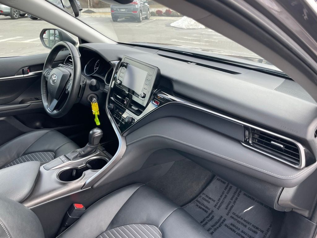 2024 Toyota Camry SE - 40 MPG / APPLE CARPLAY