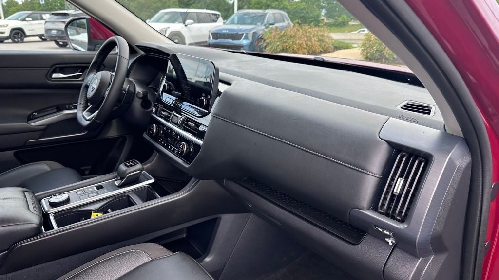 2024 Nissan Pathfinder SL - POWER LIFTGATE / WIRELSS CHARGER