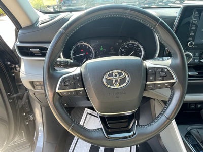 2021 Toyota Highlander XLE - MOONROOF / LEATHER