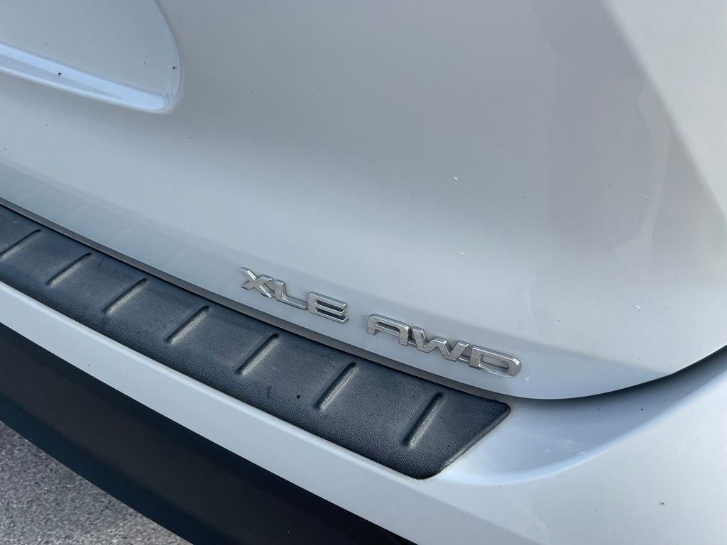 2022 Toyota Highlander XLE - POWER MOONROOF / APPLE CARPLAY