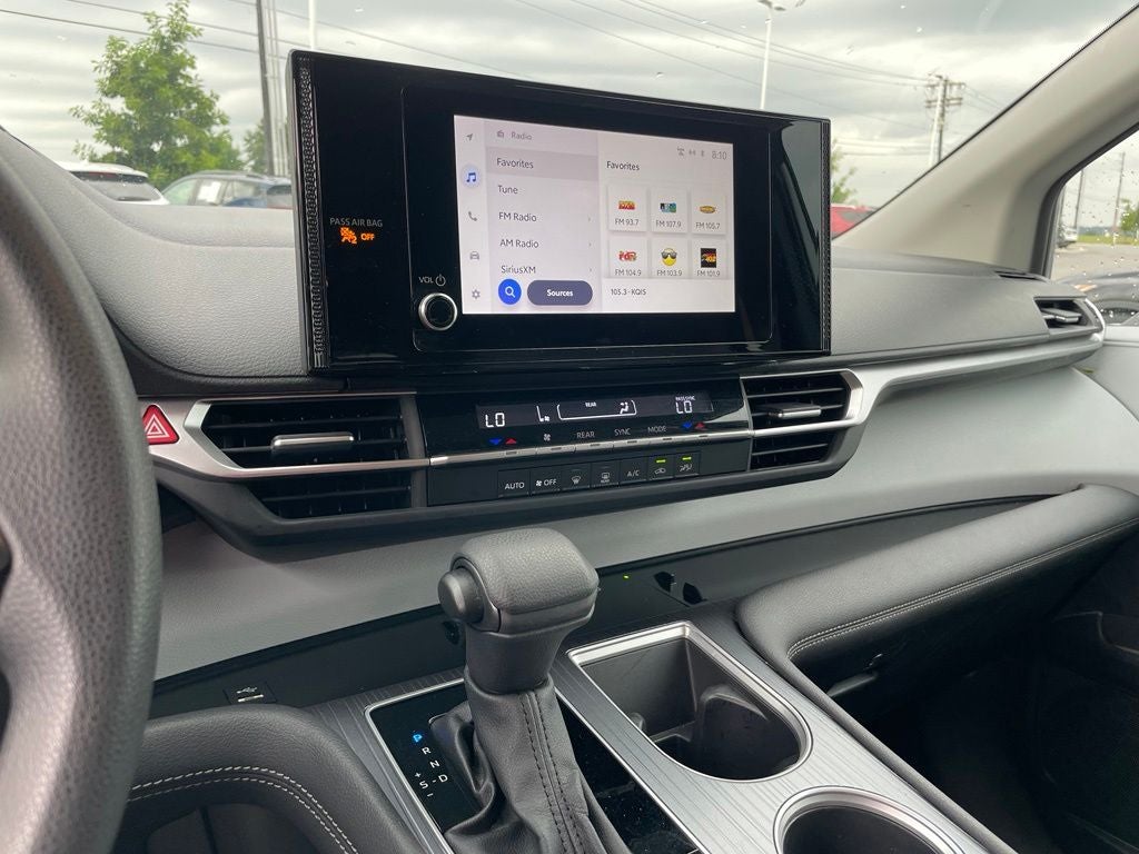 2025 Toyota Sienna LE 8 Passenger - 36 MPG / WIRELESS CARPLAY