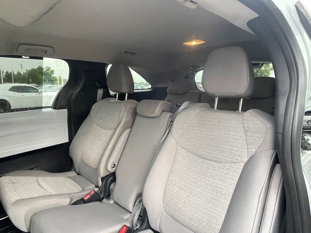 2025 Toyota Sienna LE 8 Passenger - 36 MPG / WIRELESS CARPLAY
