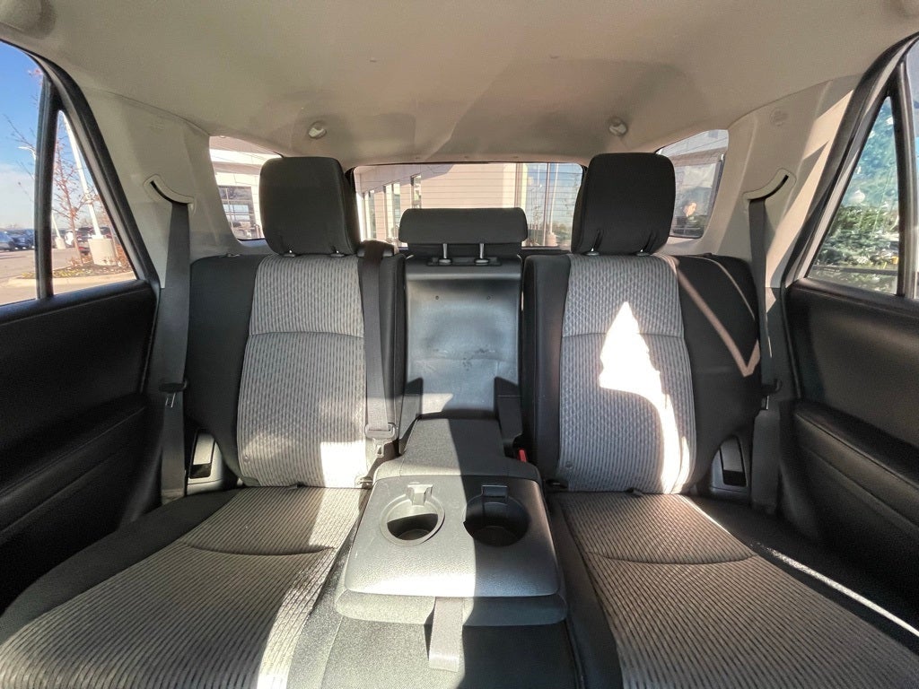 2018 Toyota 4Runner SR5 - CLEAN CARFAX / 4WD