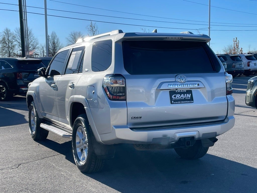 2018 Toyota 4Runner SR5 - CLEAN CARFAX / 4WD