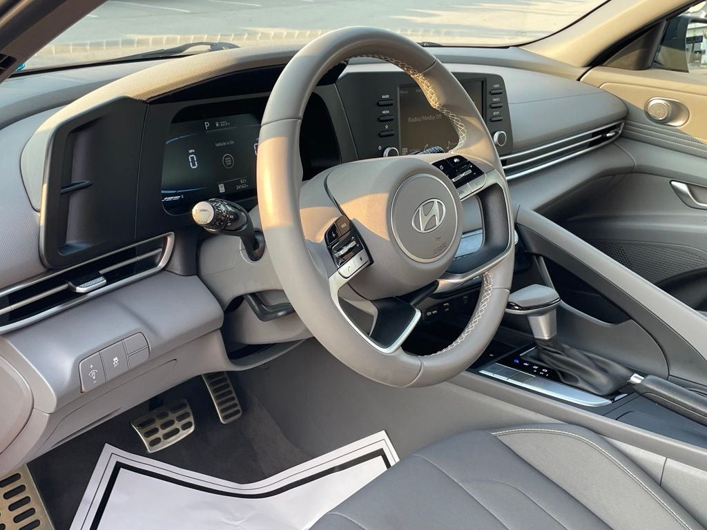 2025 Hyundai Elantra SEL Sport - 39 MPG / APPLE CARPLAY