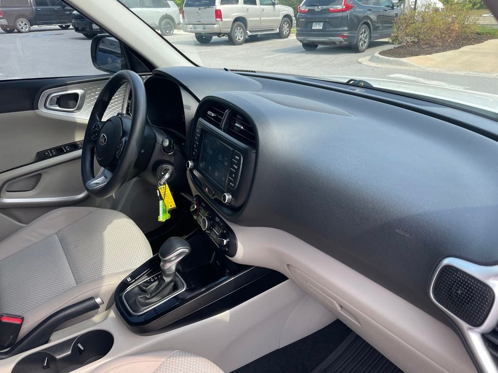 2020 Kia Soul LX - 35 MPG / APPLE CARPLAY
