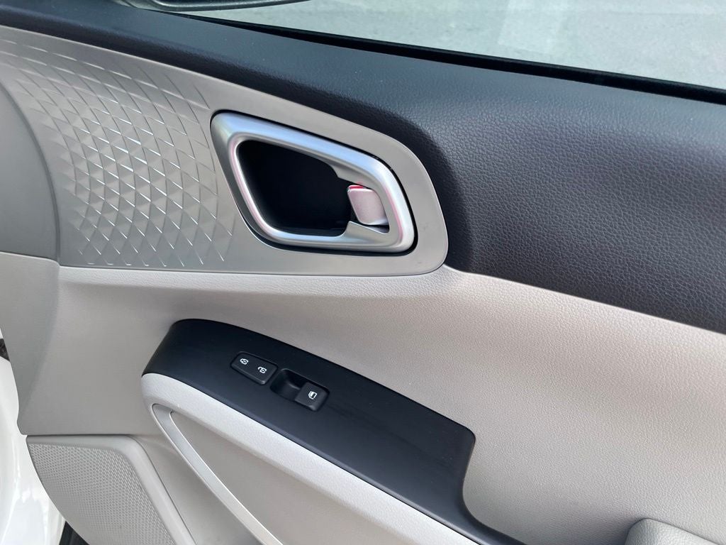 2020 Kia Soul LX - 35 MPG / APPLE CARPLAY