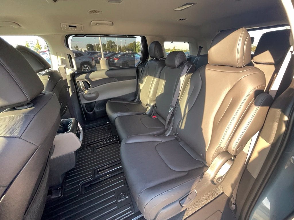 2027 Kia Carnival EX