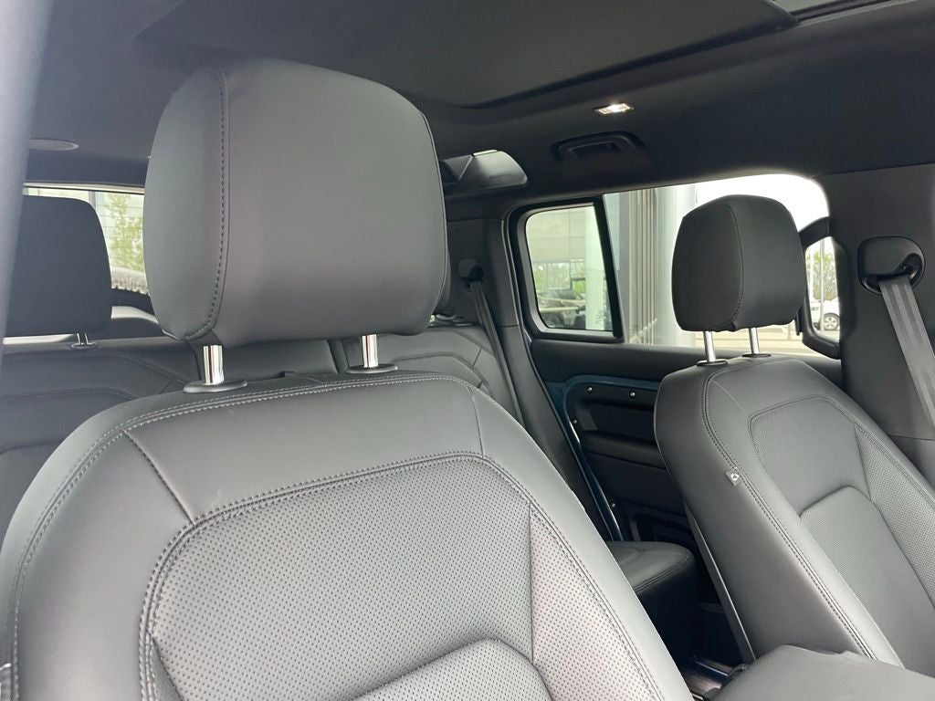 2025 Land Rover Defender 110 X-Dynamic SE - PANORAMIC ROOF / ELECTRONIC AIR SUSPENSION