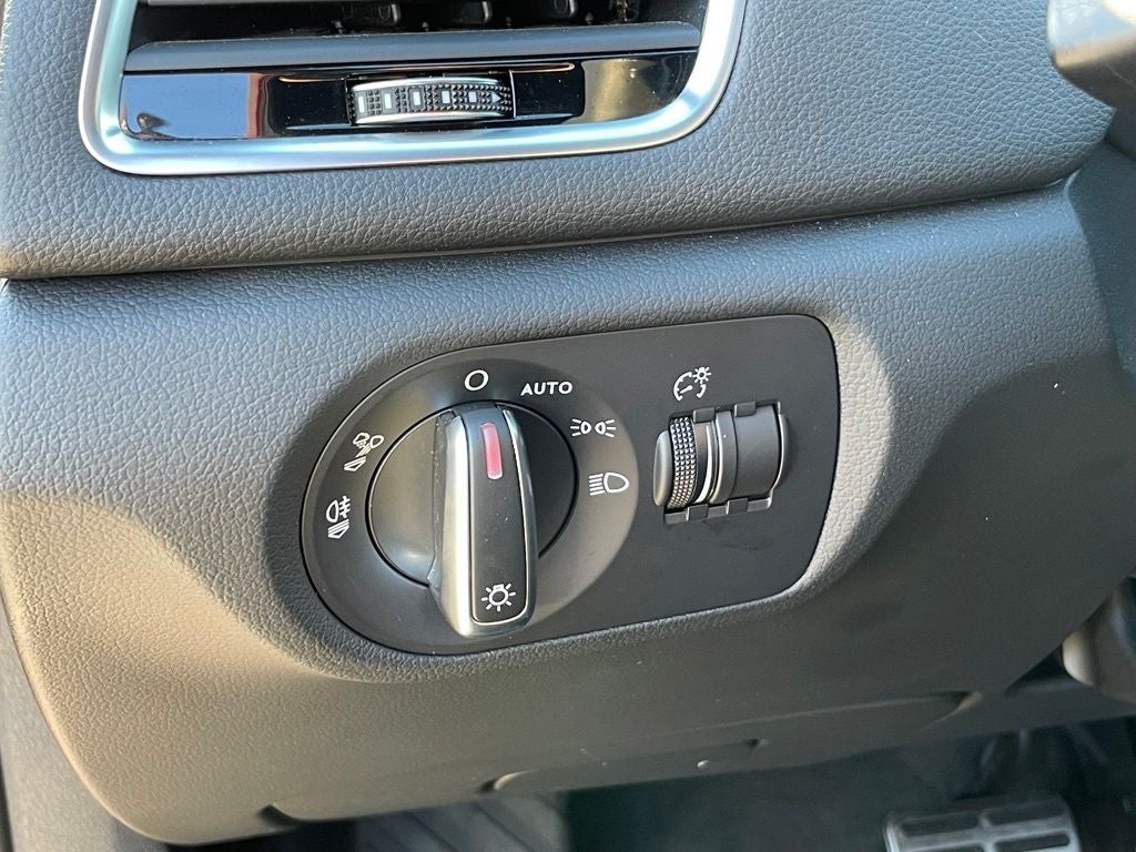 2018 Audi Q3 2.0T Premium Plus Quattro - NAVIGATION PLU PKG /POWER MOONROOF