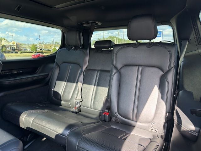 2023 Jeep Grand Wagoneer Base