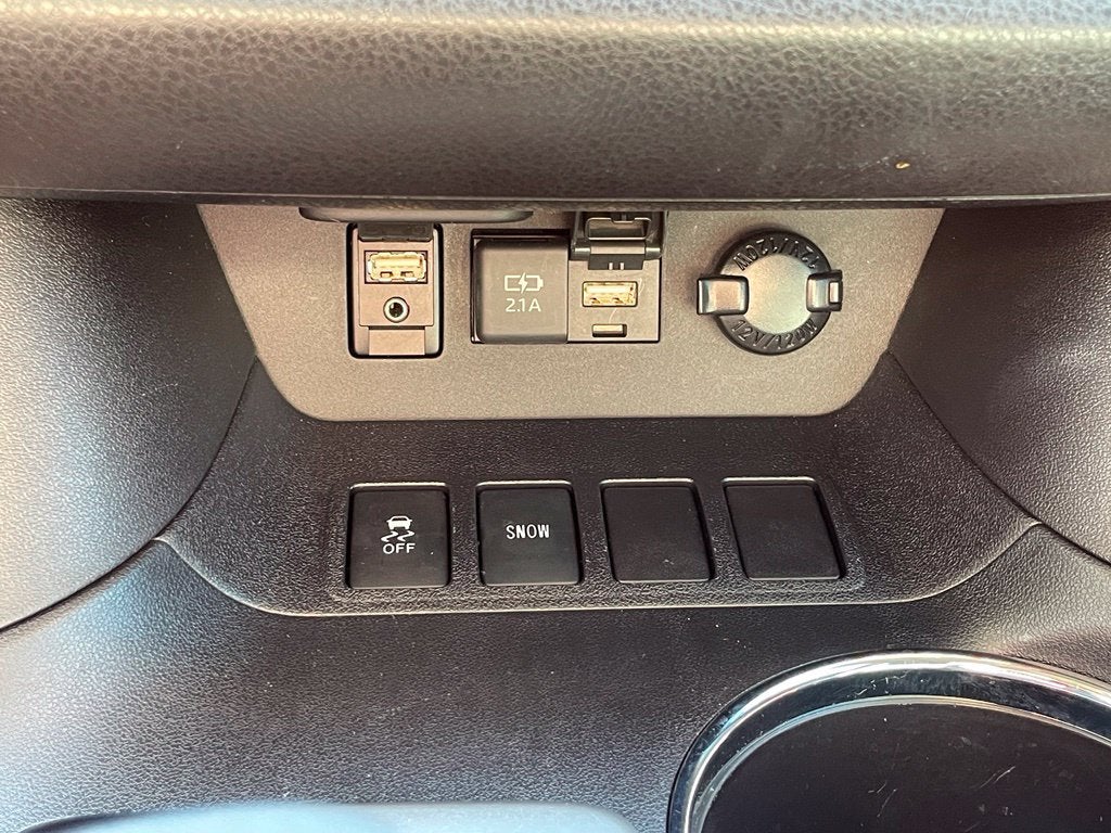 2019 Toyota Highlander Limited Platinum Third Row, Leather, Clean CarFax, One Owner, Low M