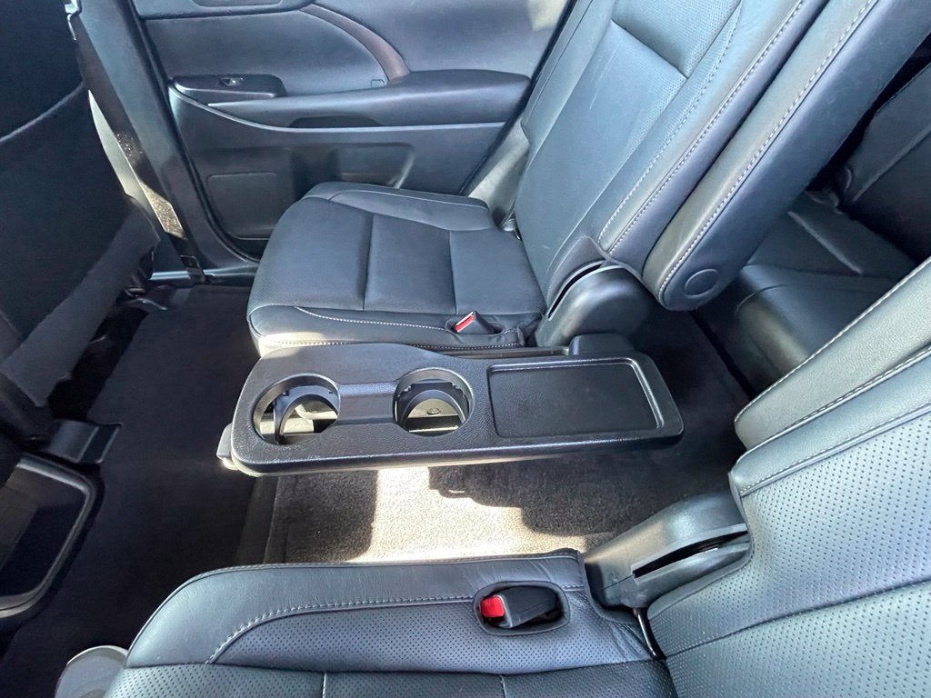 2019 Toyota Highlander Limited Platinum Third Row, Leather, Clean CarFax, One Owner, Low M
