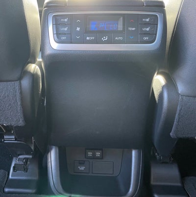 2019 Toyota Highlander Limited Platinum Third Row, Leather, Clean CarFax, One Owner, Low M