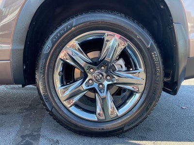 2019 Toyota Highlander Limited Platinum Third Row, Leather, Clean CarFax, One Owner, Low M
