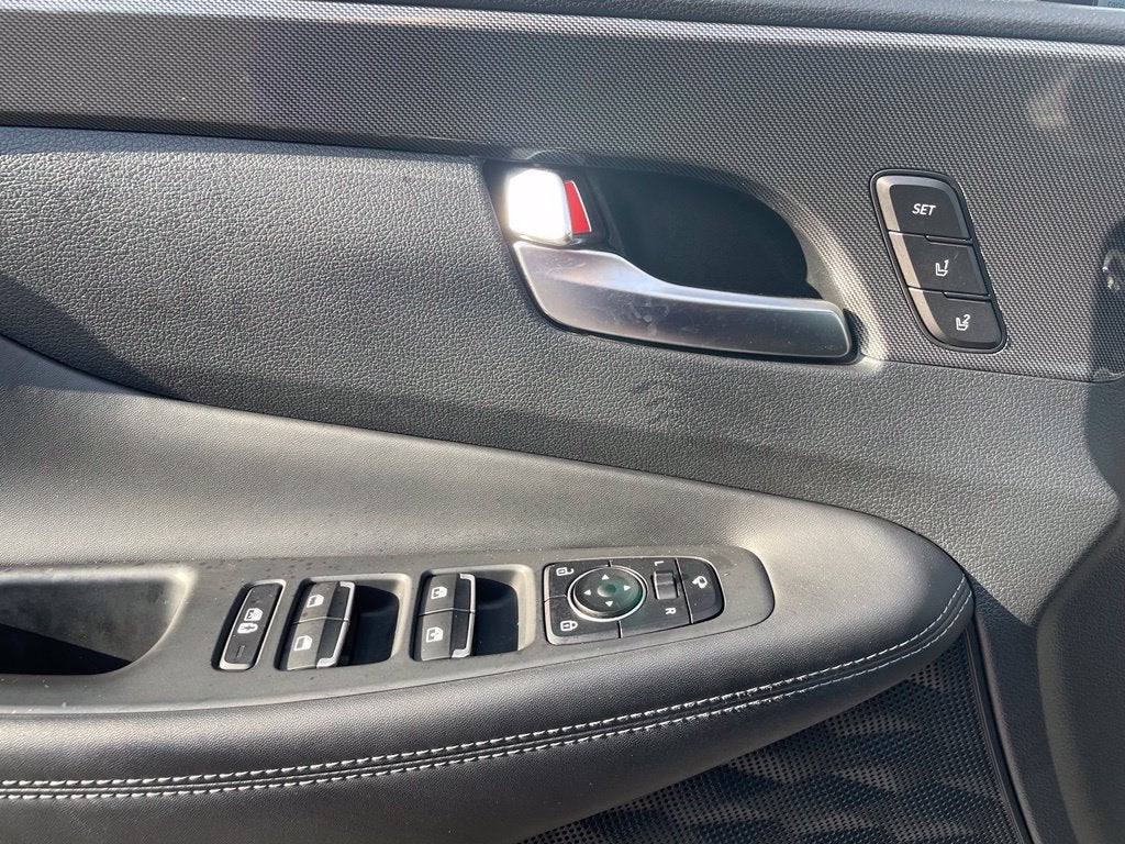 2022 Hyundai Santa Fe Hybrid Limited Pano Roof, Leather, One Owner