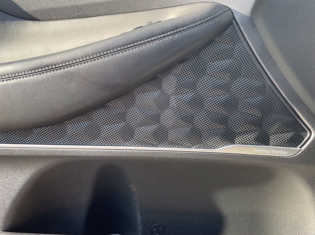 2022 Hyundai Santa Fe Hybrid Limited Pano Roof, Leather, One Owner