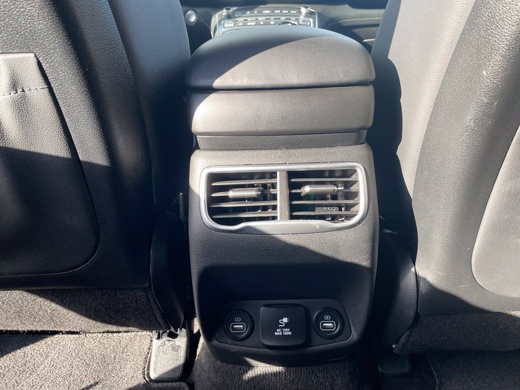 2022 Hyundai Santa Fe Hybrid Limited Pano Roof, Leather, One Owner