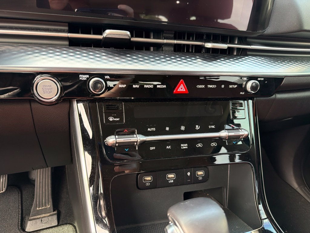 2023 Kia Carnival SX Prestige Clean CarFax, One Owner