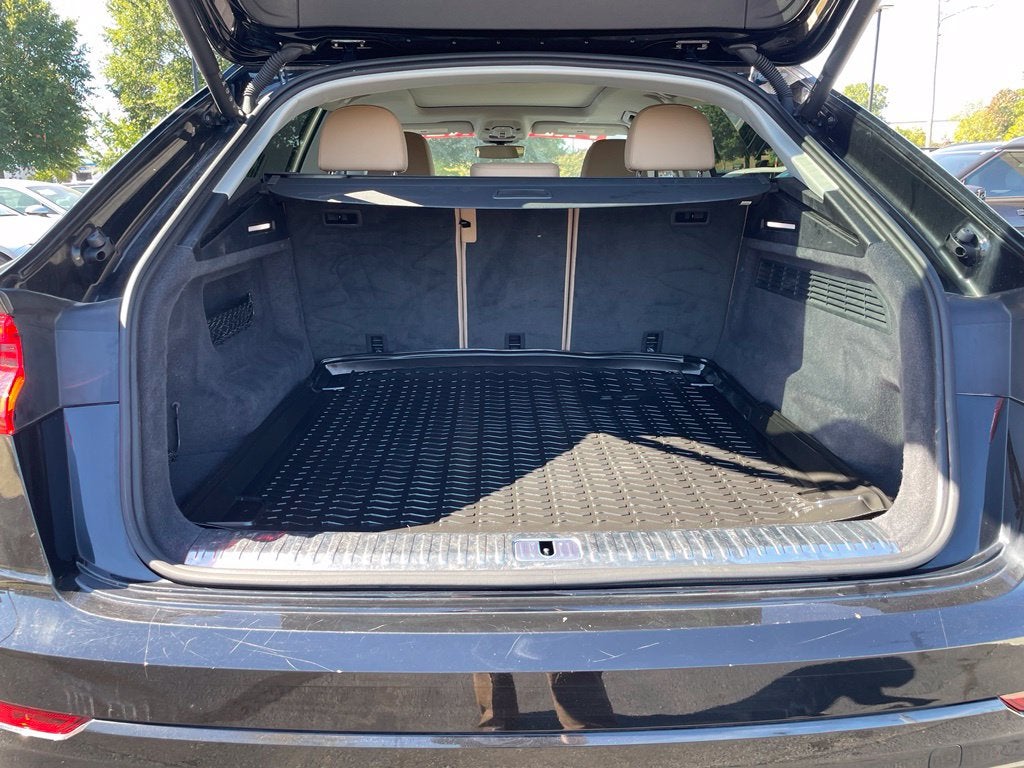 2023 Audi Q8 55 Premium Plus quattro, Pano Roof, Leather, Clean CarFax, One Own