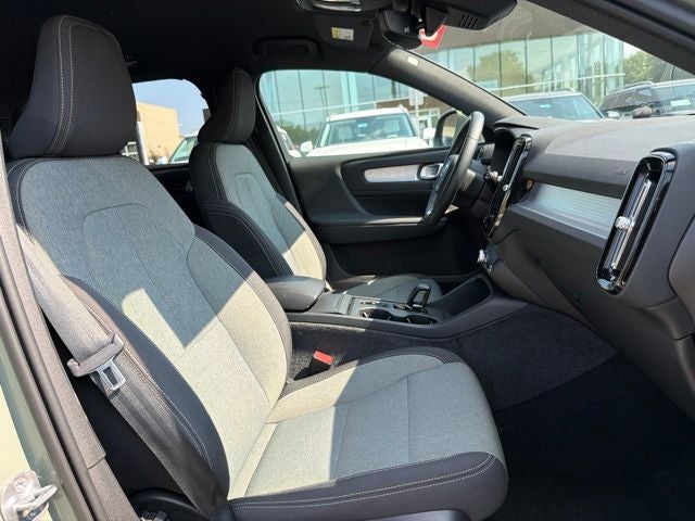 2024 Volvo XC40 B5 Core