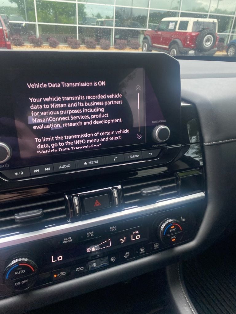 2025 Nissan Pathfinder SV