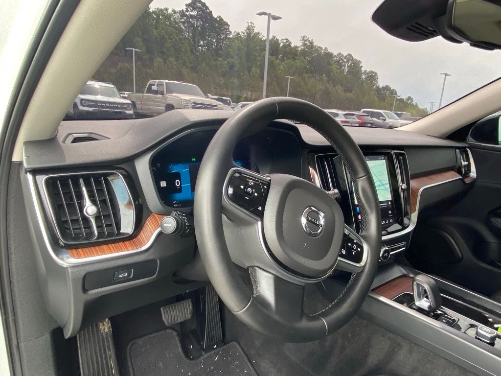 2024 Volvo S60 B5 Plus Dark Theme