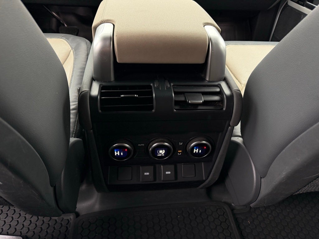 2023 Land Rover Defender 130 X-Dynamic SE