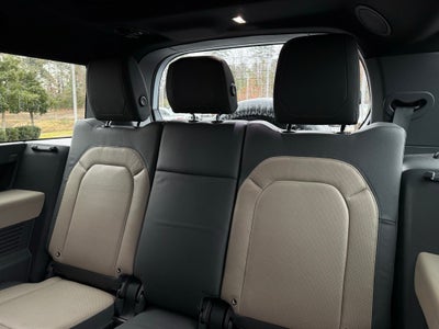 2023 Land Rover Defender 130 X-Dynamic SE