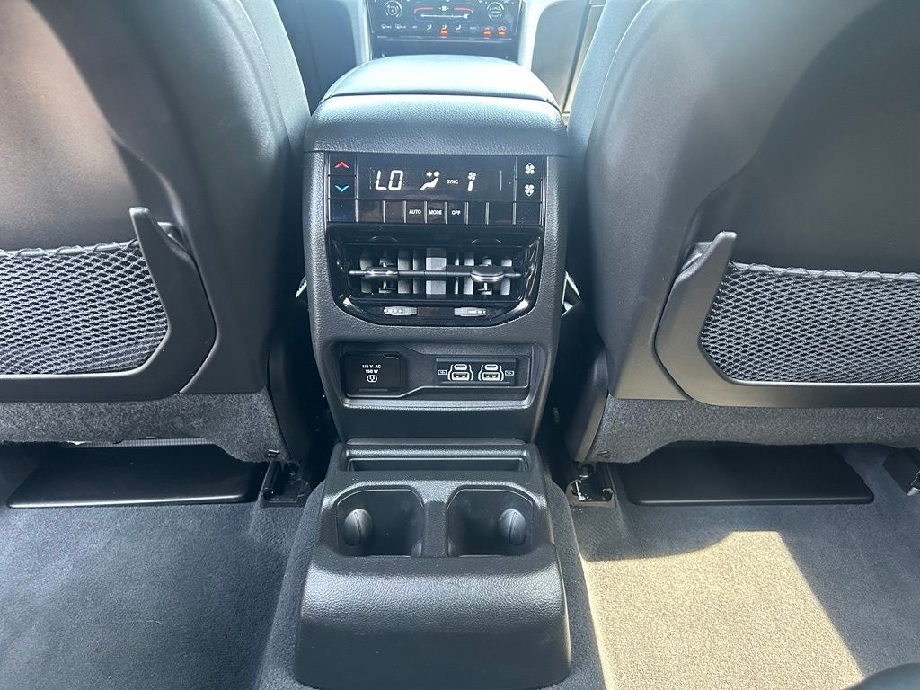 2023 Jeep Grand Cherokee L Altitude - 4WD - CARFAX ONE OWNER