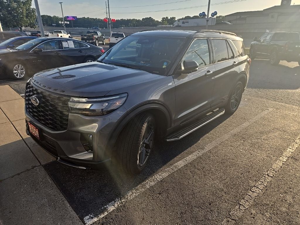 2025 Ford Explorer ST-Line