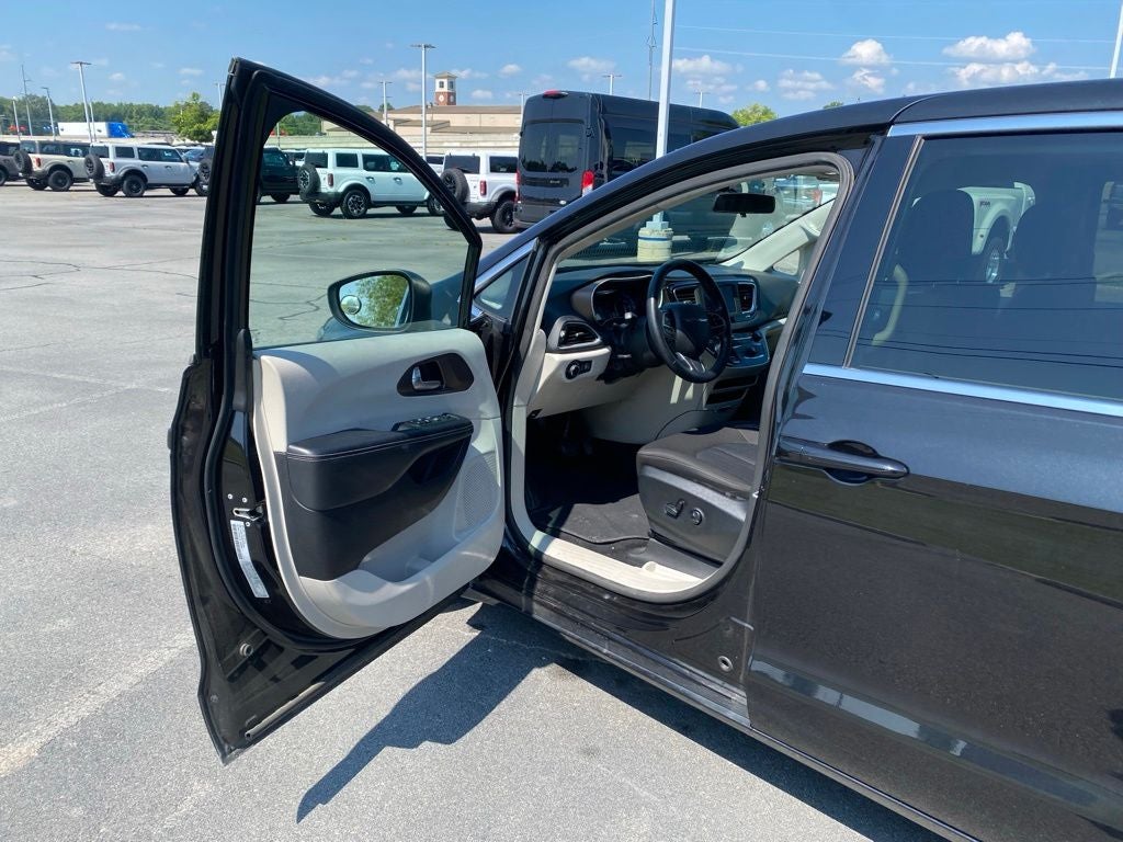 2020 Chrysler Voyager LX