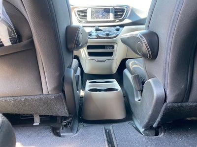 2020 Chrysler Voyager LX