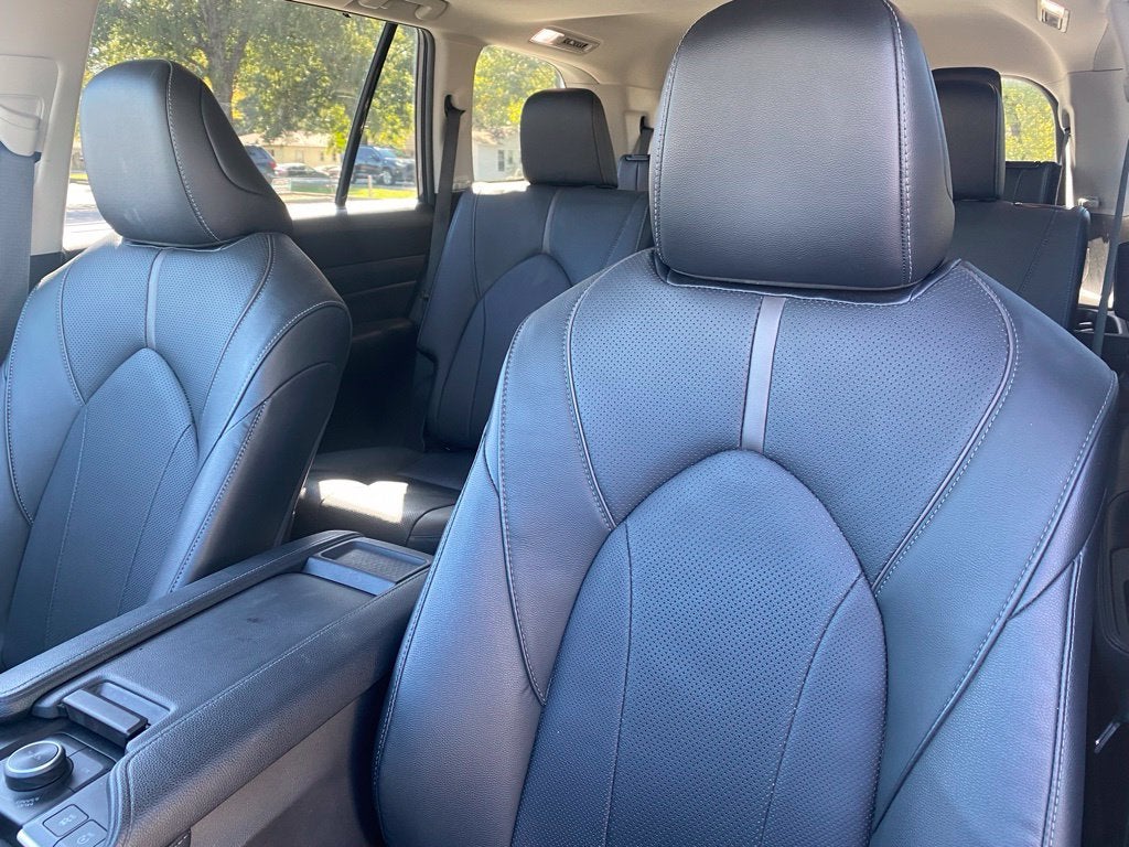 2024 Toyota Grand Highlander Platinum - AWD - CARFAX ONE OWNER - LOW MILES!